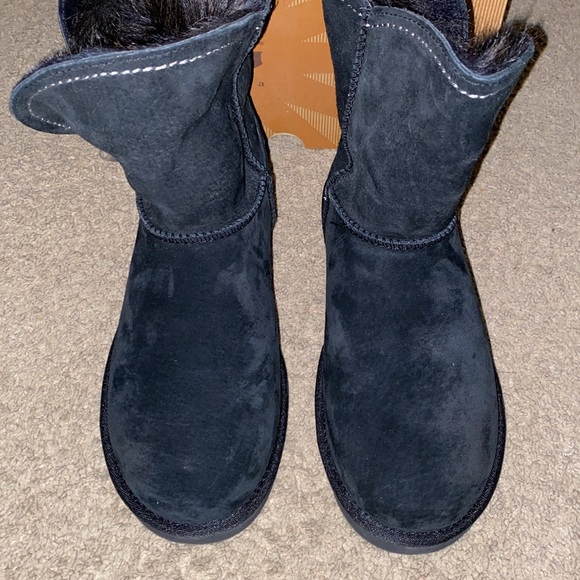 UGG Women’s Meadow buckle fold over boot in Black size 7 - Picture 4 of 9